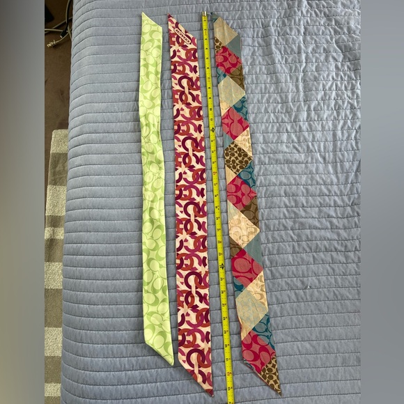 Set of 3 Vintage Coach Scarves - Picture 6 of 9